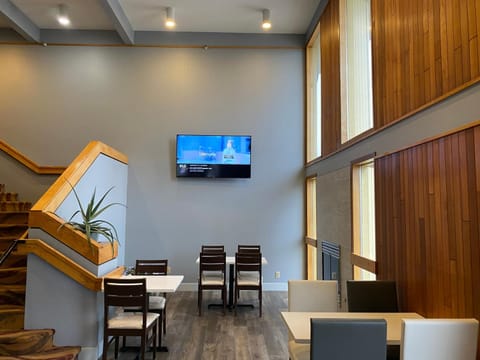 Shared lounge/TV area