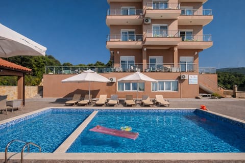Private pool