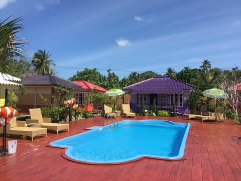 Swimming pool [outdoor]