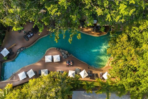 Swimming pool [outdoor]