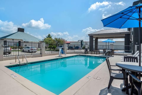 Quality Suites Baton Rouge East - Denham Springs Hotel in Baton Rouge