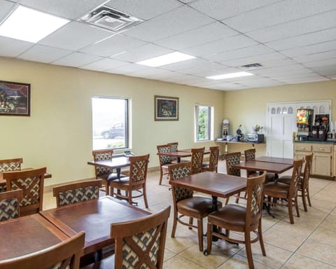 Econo Lodge Dalton West Hotel in Dalton