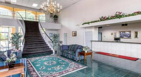 Econo Lodge Dalton West Hotel in Dalton