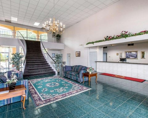 Econo Lodge Dalton West Hotel in Dalton