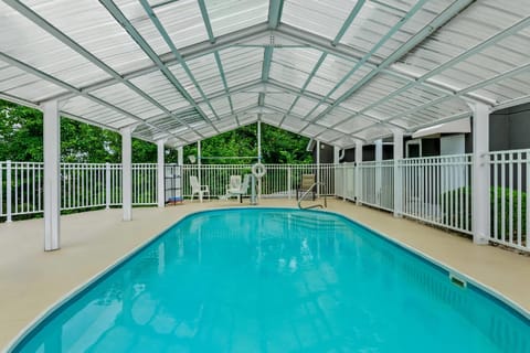 Quality Inn & Suites Bristol North Hotel in Bristol