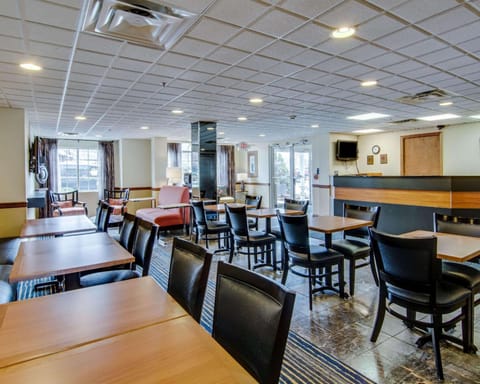 Quality Inn & Suites Bristol North Hotel in Bristol