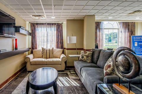 Quality Inn & Suites Bristol North Hotel in Bristol