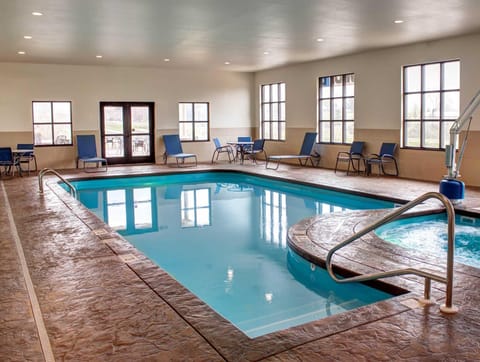 Comfort Inn & Suites Caldwell Hotel in Ohio