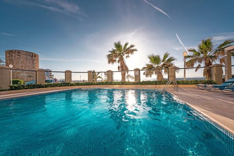 Swimming pool [outdoor]