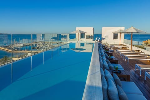 Swimming pool [outdoor]
