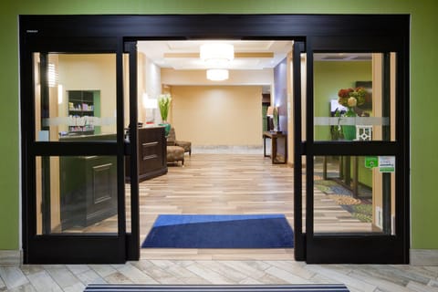 Holiday Inn Express & Suites Davenport North By IHG Hotel in Davenport