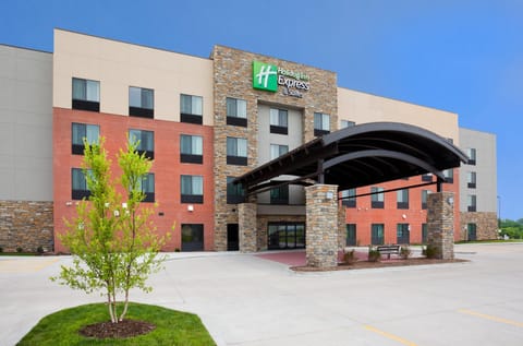 Holiday Inn Express & Suites Davenport North By IHG Hotel in Davenport