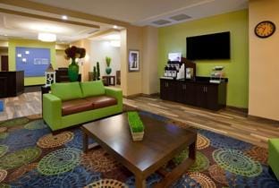 Holiday Inn Express & Suites Davenport North By IHG Hotel in Davenport