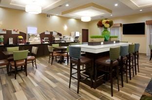 Holiday Inn Express & Suites Davenport North By IHG Hotel in Davenport