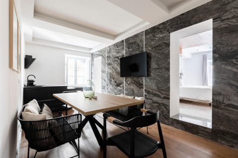 Shared lounge/TV area