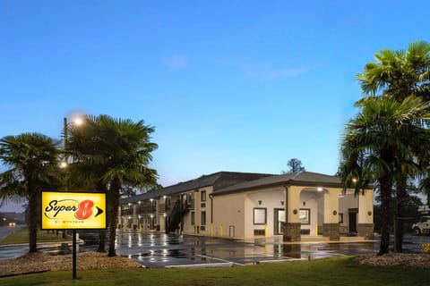 Super 8 by Wyndham Perry National Fairground Area I-75 Hotel in Perry