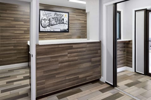 Super 8 by Wyndham Perry National Fairground Area I-75 Hotel in Perry