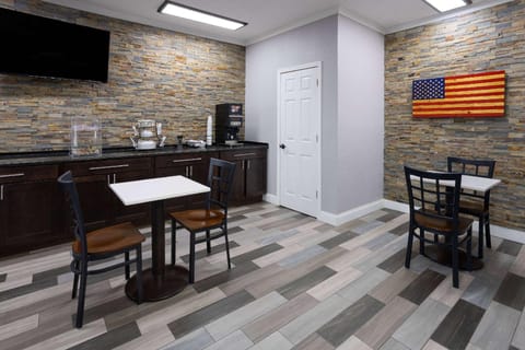 Super 8 by Wyndham Perry National Fairground Area I-75 Hotel in Perry