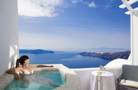 Above Blue Suites Hotel in Imerovigli