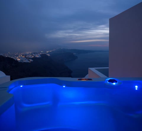 Zenith Blue Traditional Houses Hotel in Imerovigli