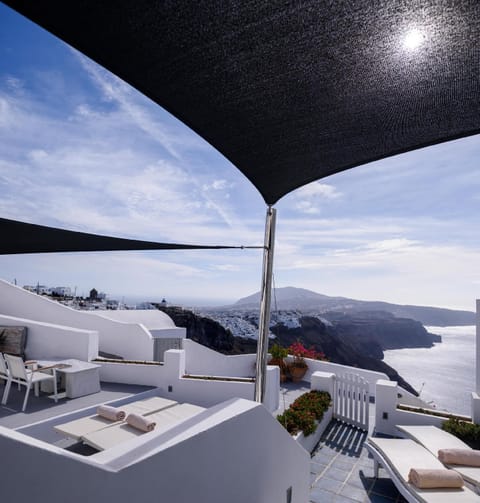 Zenith Blue Traditional Houses Hotel in Imerovigli