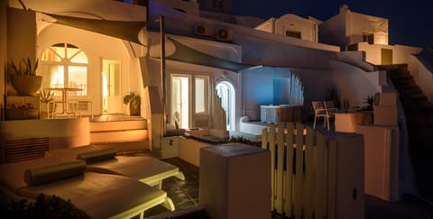 Zenith Blue Traditional Houses Hotel in Imerovigli