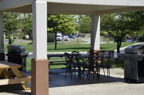 Sonesta Simply Suites Detroit Warren Hotel in Warren