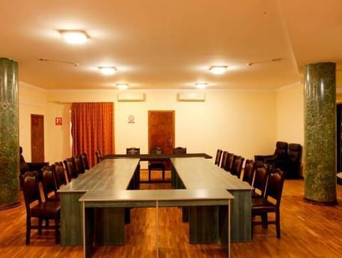 Meeting room(s)
