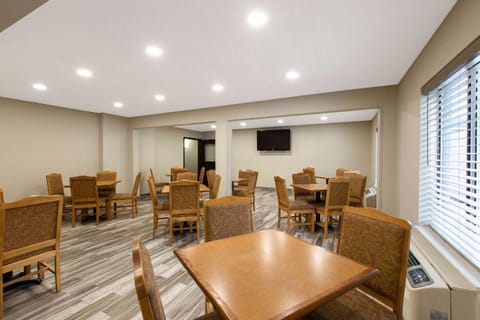 Days Inn & Suites by Wyndham Wisconsin Dells Hotel in Lake Delton