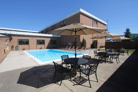 Swimming pool [outdoor]