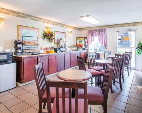 Econo Lodge Troy Hotel in Alabama