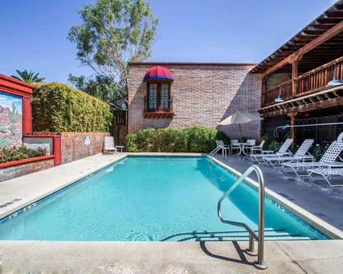 Comfort Suites Tucson near Sabino Canyon Hotel in Catalina Foothills