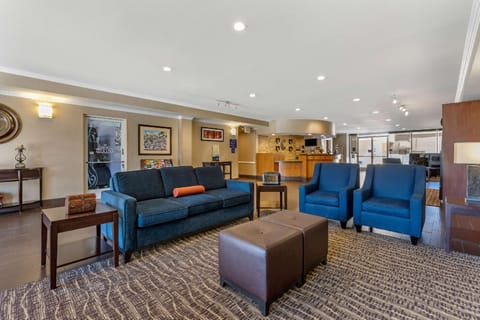 Comfort Suites Visalia - Convention Center Hotel in Visalia