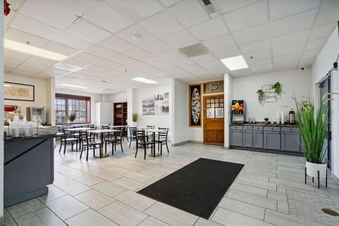 Econo Lodge Inn & Suites Waterloo Downtown Hotel in Waterloo