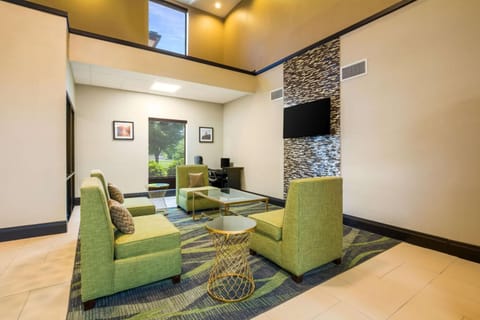 Quality Inn & Suites Sellersburg - Louisville Area Hotel in Indiana