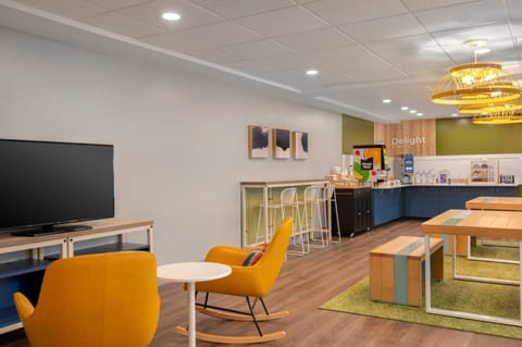 Shared lounge/TV area