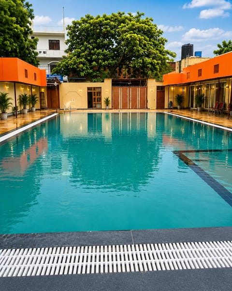 Swimming pool