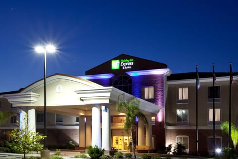 Holiday Inn Express & Suites Spring Hill By IHG Hotel in Spring Hill