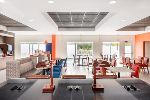 Holiday Inn Express & Suites Spring Hill By IHG Hotel in Spring Hill