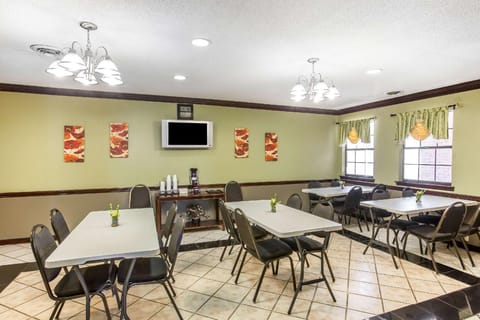 Rodeway Inn & Suites Smyrna - Nashville Area Hotel in La Vergne