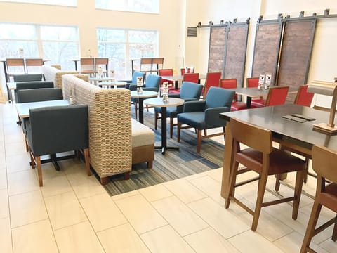 Holiday Inn Express Hotel & Suites White River Junction By IHG Hotel in Hartford