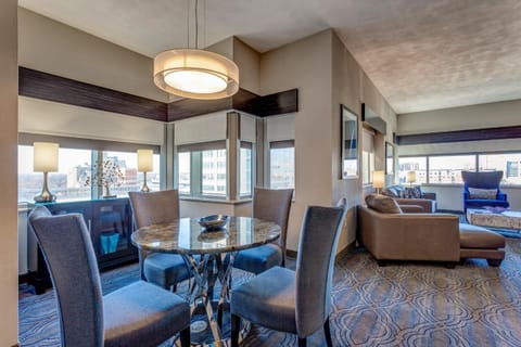 DoubleTree by Hilton St. Louis Forest Park Hotel in Saint Louis