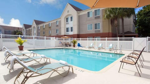 Sonesta Simply Suites Clearwater St. Petersburg Hotel in Pinellas Park