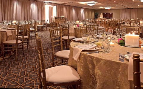 Embassy Suites by Hilton Chicago Schaumburg Woodfield Hotel in Rolling Meadows