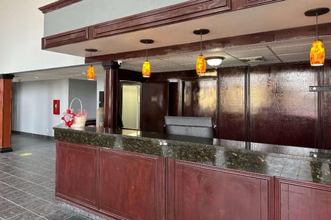 Baymont by Wyndham Flint Airport North Hotel in Flint