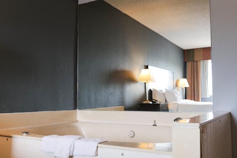 Baymont by Wyndham Flint Airport North Hotel in Flint