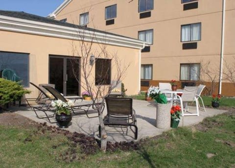 Econo Lodge Inn & Suites Monroe Hotel in Jerusalem Township