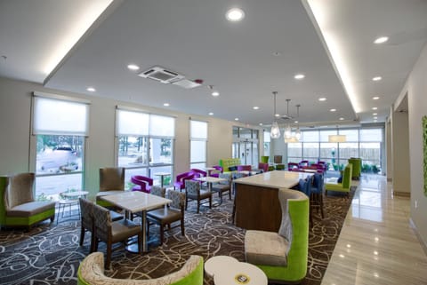 La Quinta Inn & Suites by Wyndham Mobile Hotel in Mobile