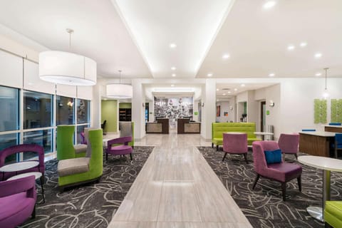 La Quinta Inn & Suites by Wyndham Mobile Hotel in Mobile