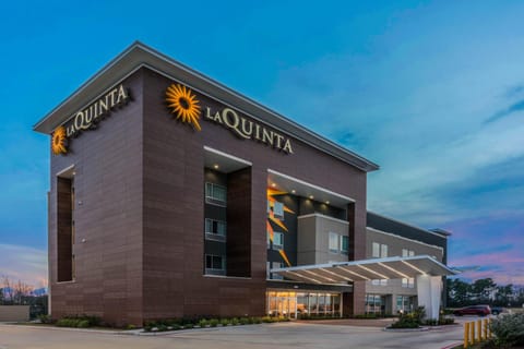 La Quinta Inn and Suites by Wyndham Houston Spring South Hotel in Spring